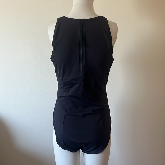 Garnet Hill Women's Black Active High-Neck One-Piece Swimsuit Size 12 - Picture 4 of 12